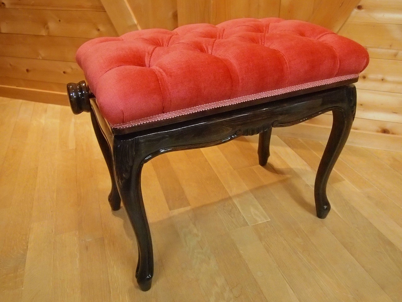 イタリア製ピアノ椅子・チッペンデール（装飾付） ｜ アクセサリー | 名古屋ピアノ調律センター